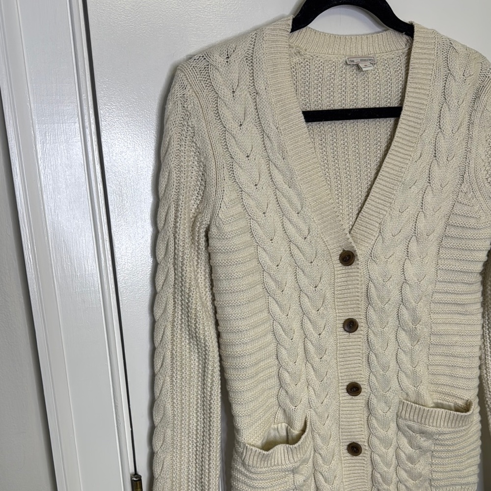 GAP Cream V-Neck Cable Knit Cardigan PTP: 17.5”-20.5” - Picture 5 of 9